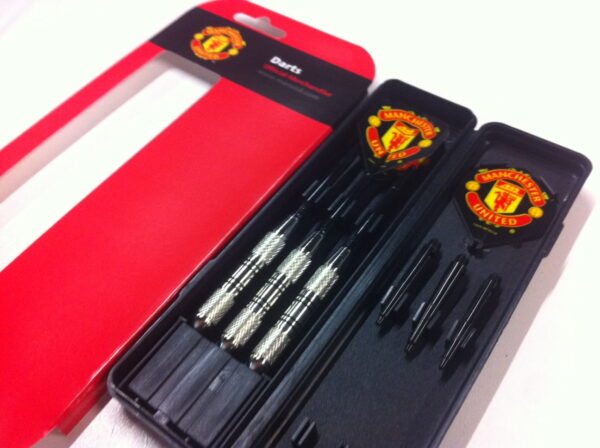 Official Manchester United Soccer Football Team Nickel Silver Dart Board Dart Set